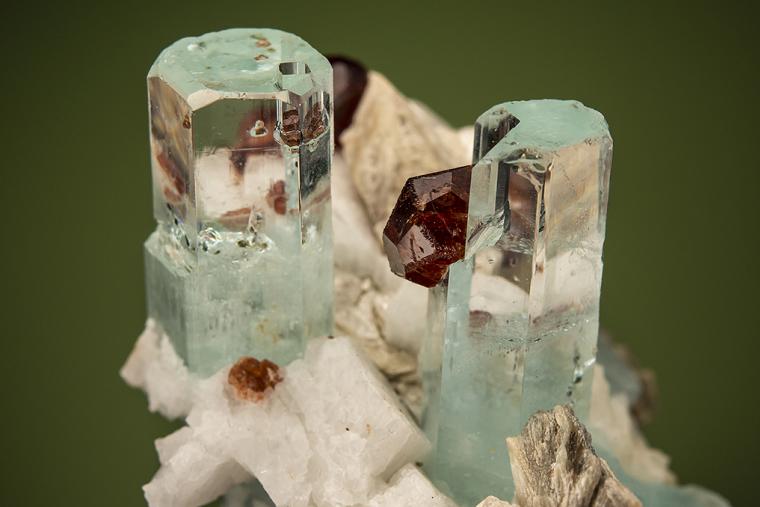SPESSARTINE on BERYL var. Aquamarine